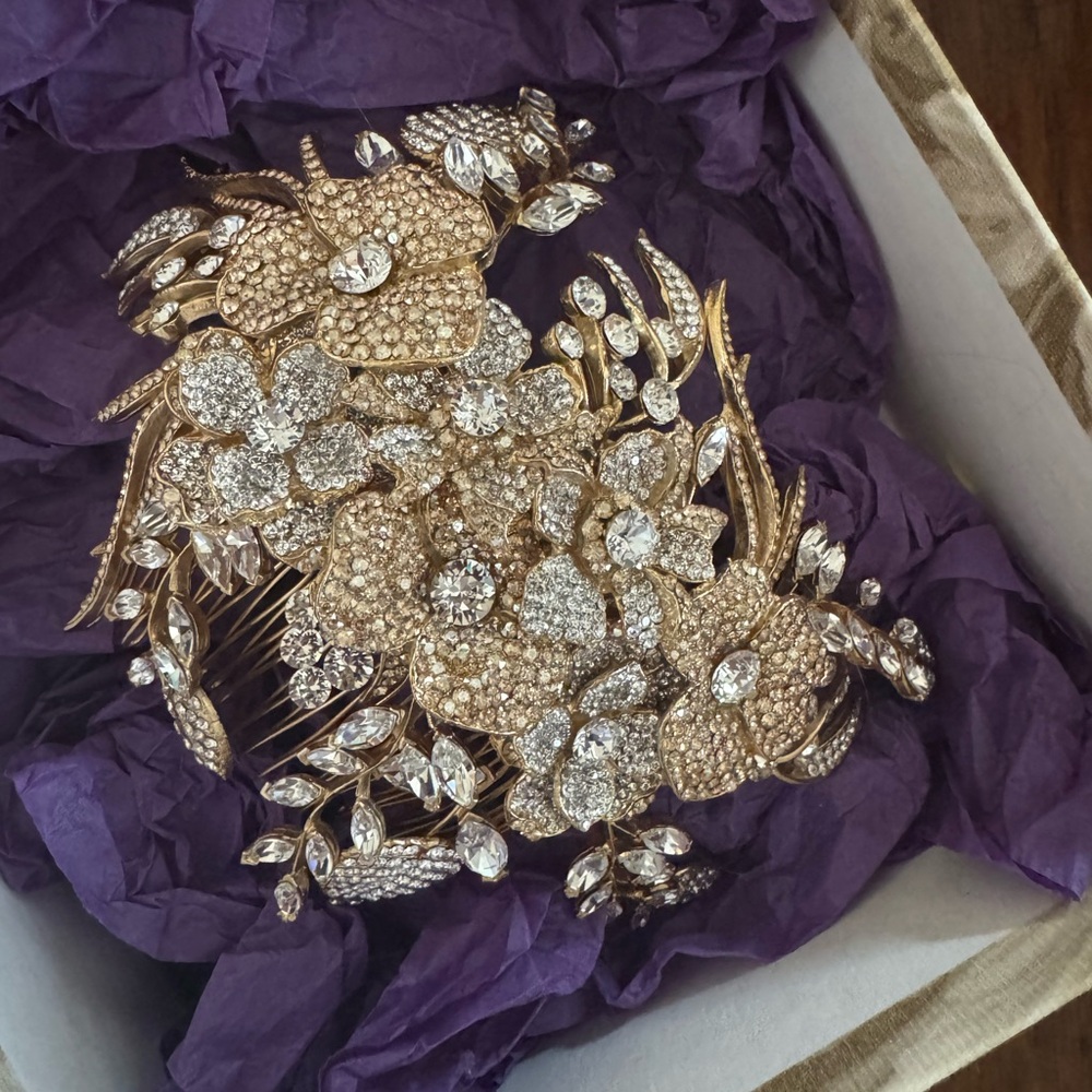 Elegant Gold and Silver Floral Hair Comb